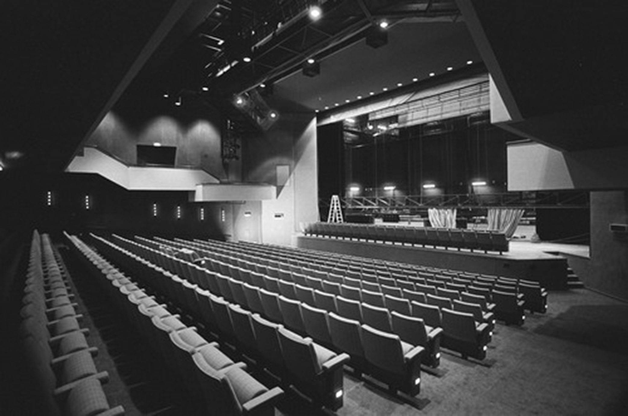 De grote zaal van De Kring in 1986